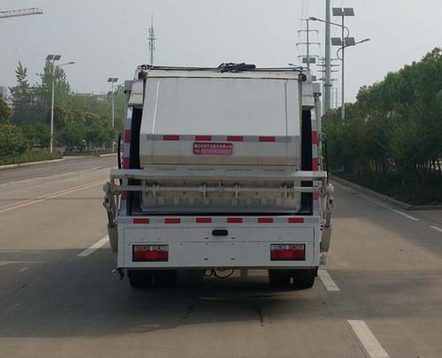 國(guó)六東風(fēng)多利卡8方壓縮式垃圾車