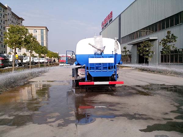 東風153灑水車(12-15噸)